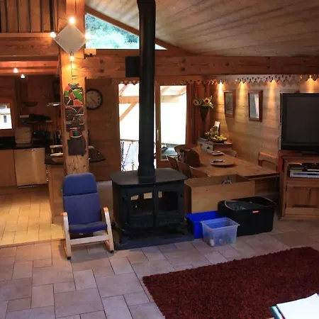 Maison Verte Large With Hot Tub Chalet
