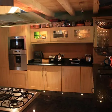 Maison Verte Large With Hot Tub Chalet
